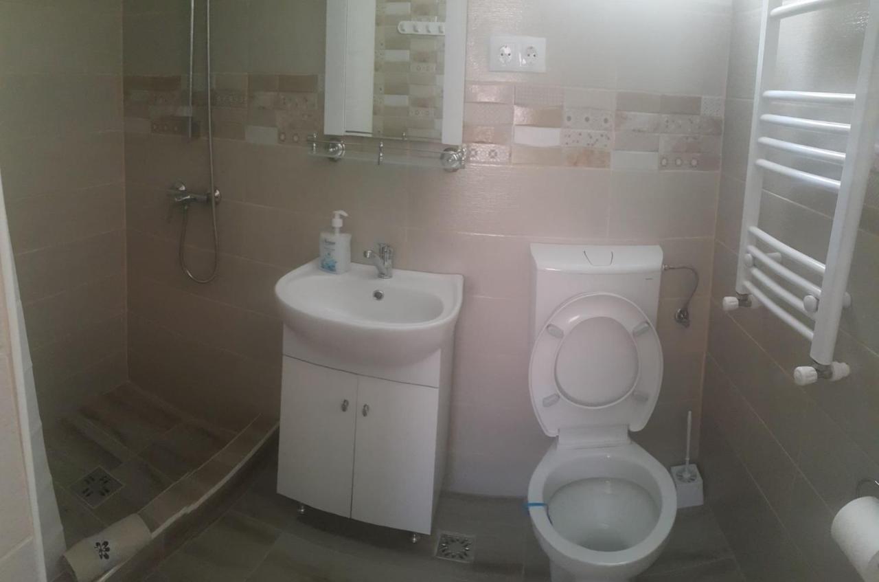 ホテル Casa Laur Băile Felix エクステリア 写真