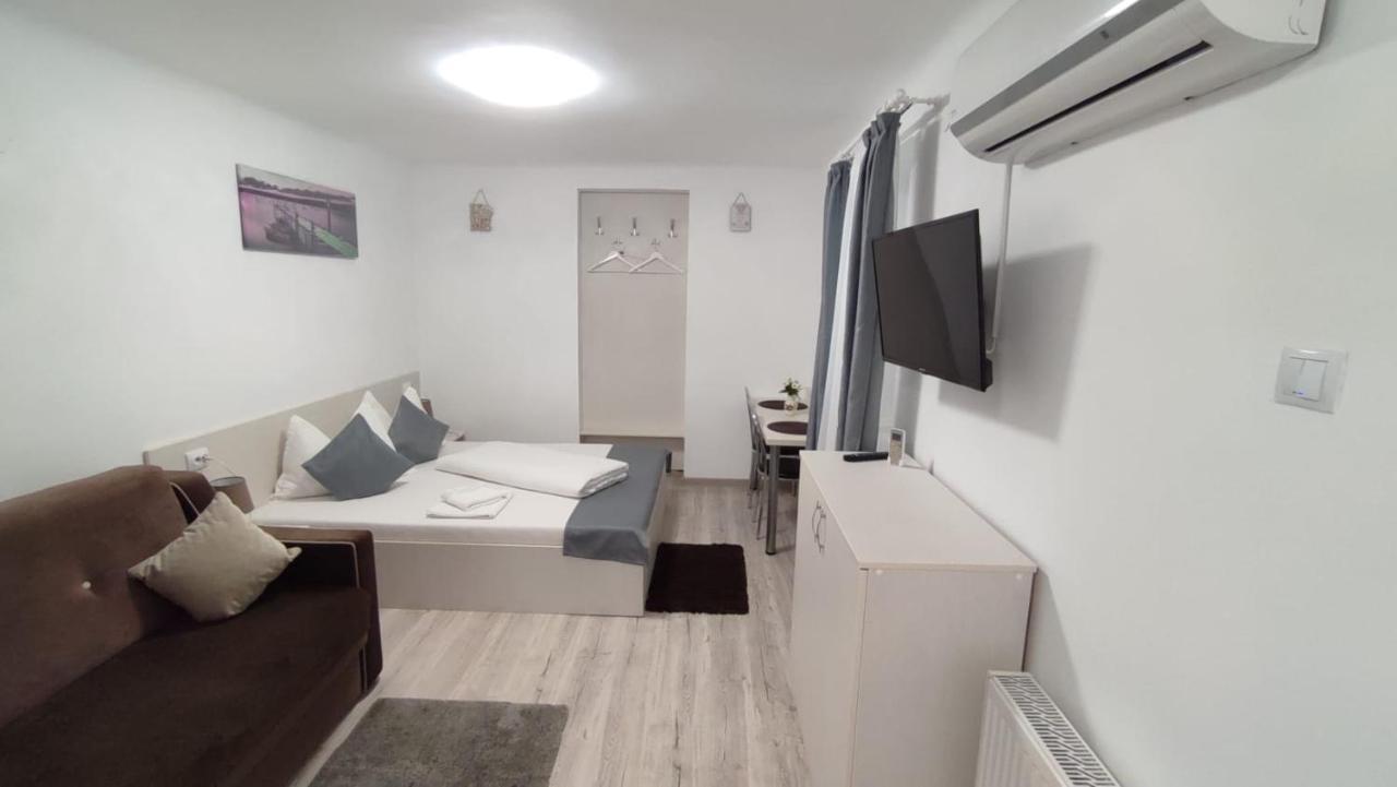 ホテル Casa Laur Băile Felix エクステリア 写真