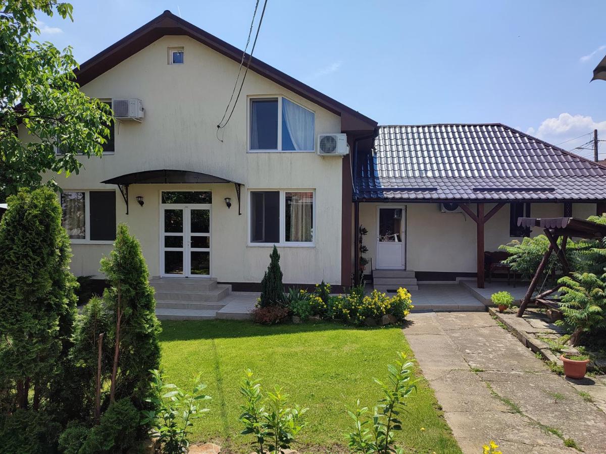 ホテル Casa Laur Băile Felix エクステリア 写真