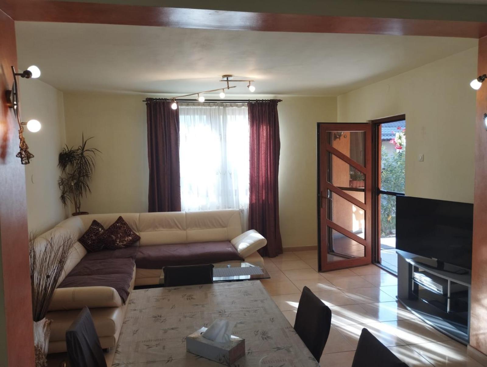 ホテル Casa Laur Băile Felix エクステリア 写真